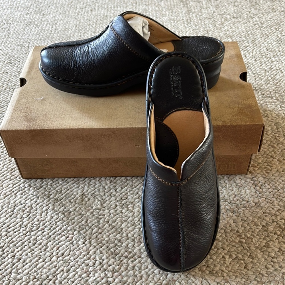 BNWT Born Mount II Mule. Size 8